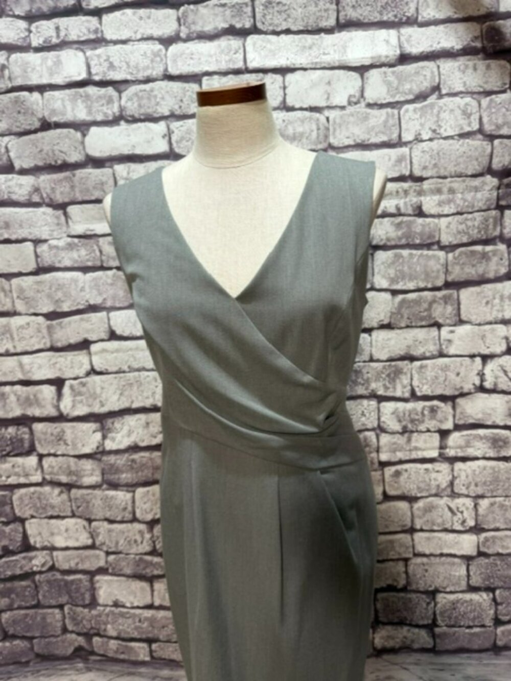 Jones New York Gray V-Neck Sleeveless Dress Size 12 - Picture 2 of 8
